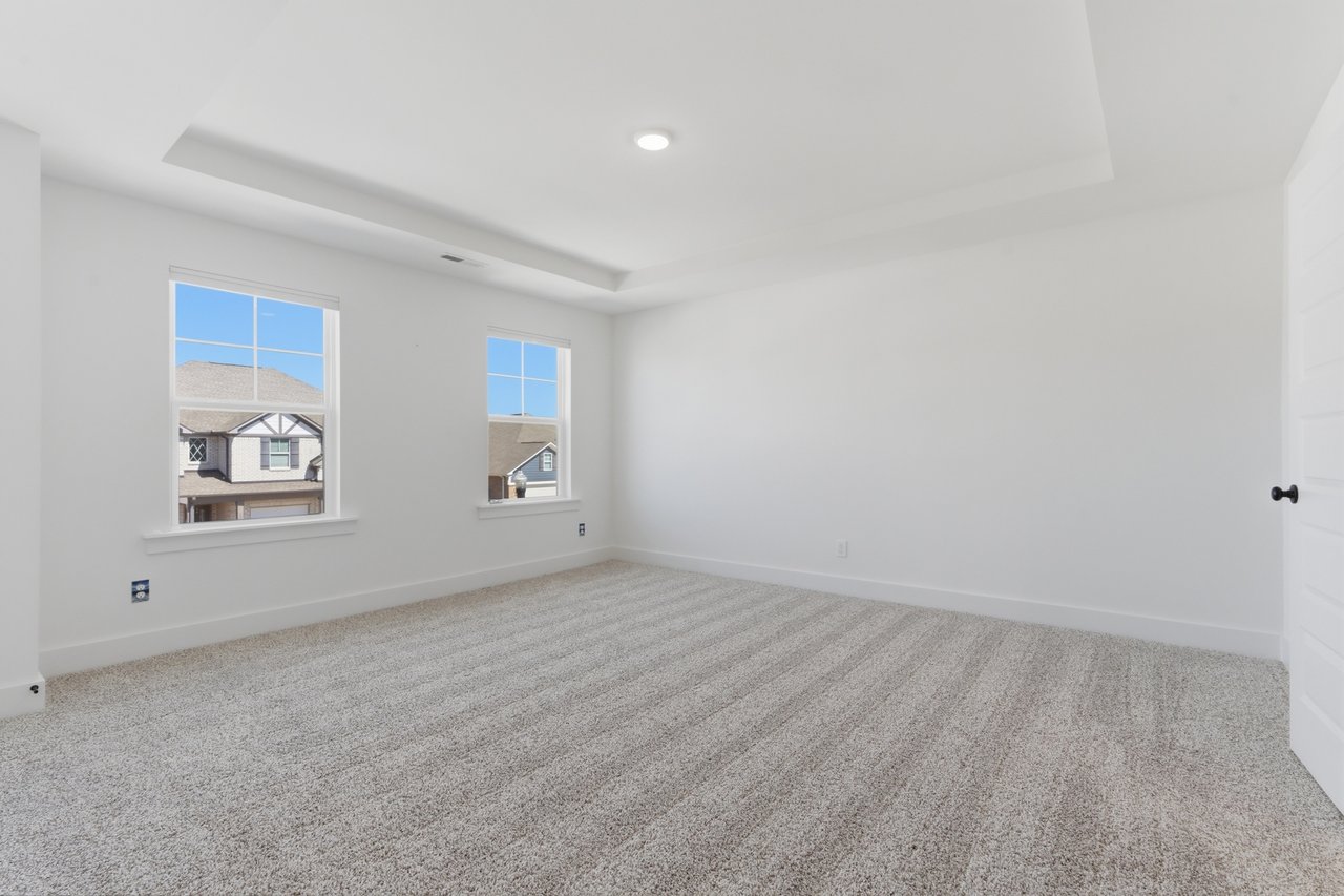 Immaculate 5BR Home with Outdoor Fireplace & Community Pool