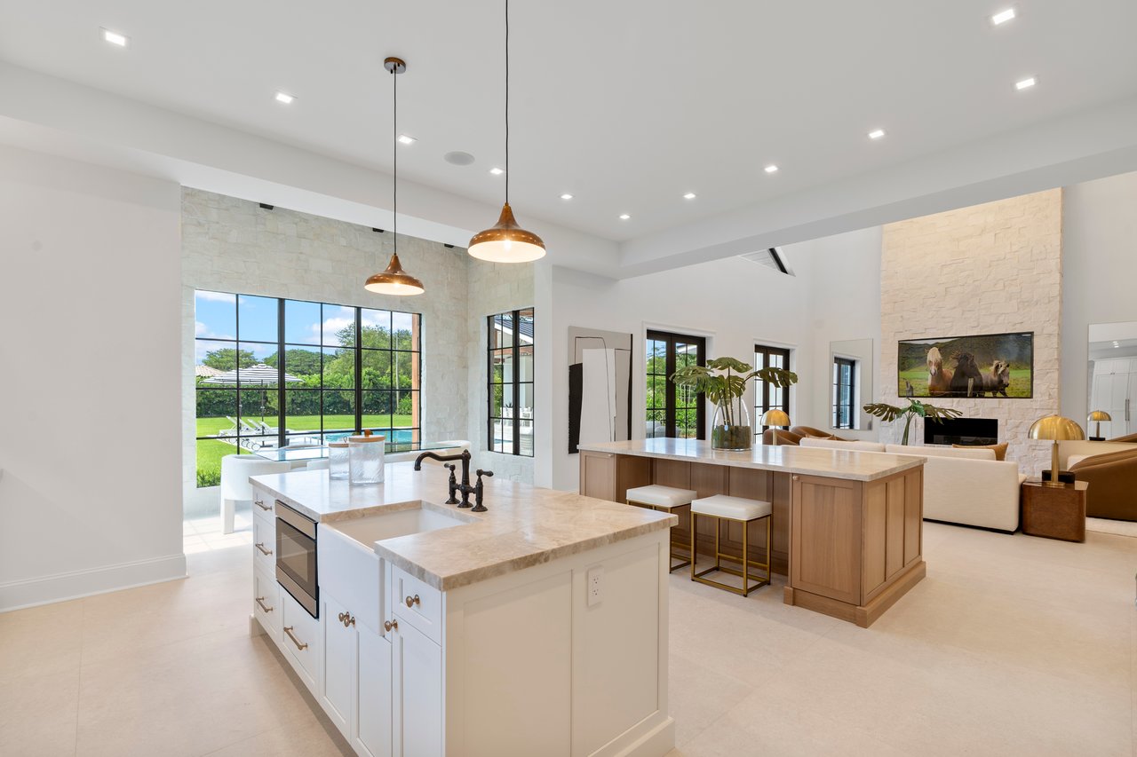 Beautiful Modern Farmhouse in Glenvar Heights