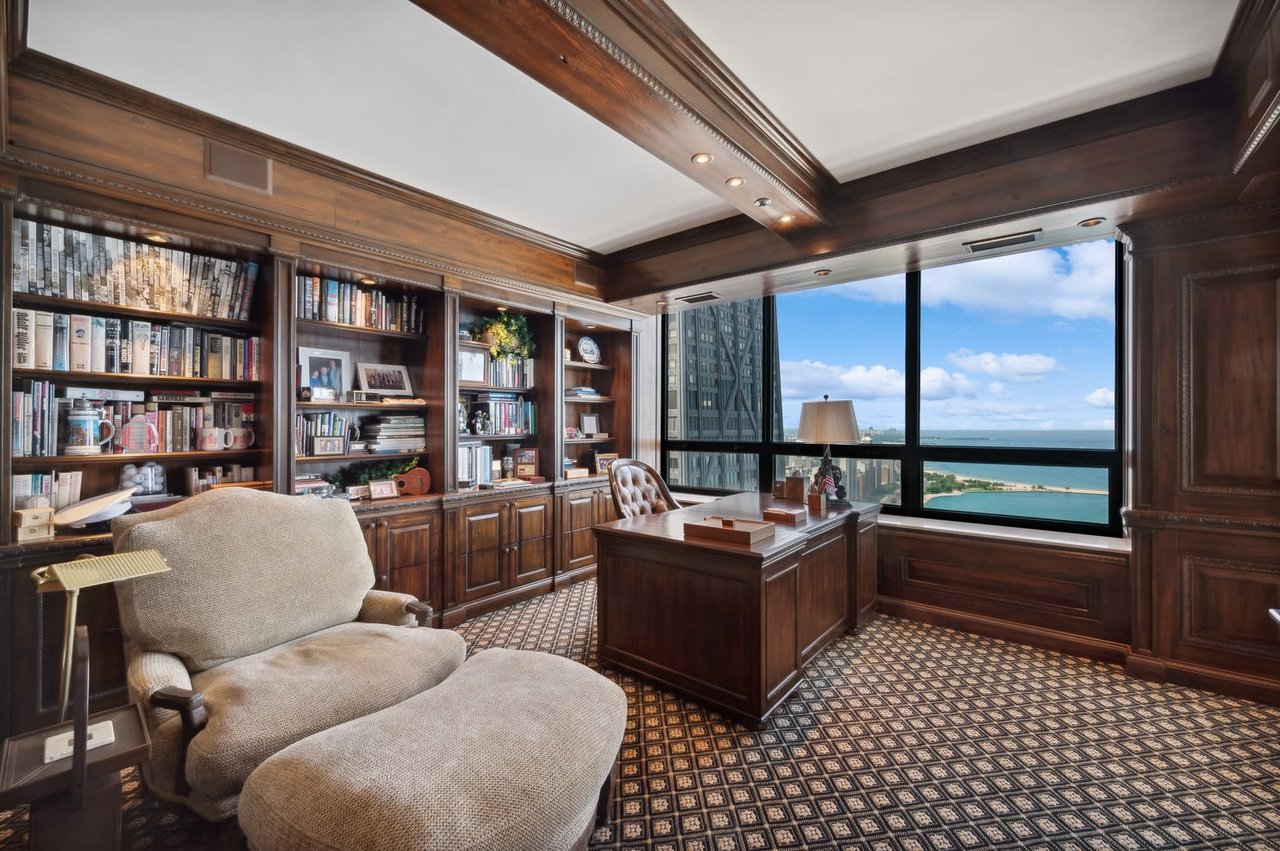 180 E PEARSON Street Unit: 4504