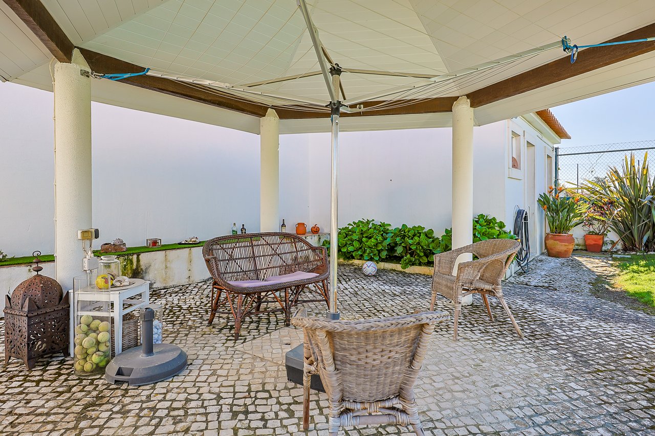 Exclusive 4,000 m² Estate in Azeitão with Tennis Court, Spa & Approved Development Project