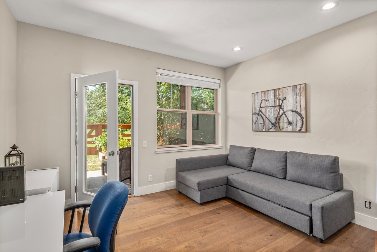 Warm & Inviting Willits Townhome