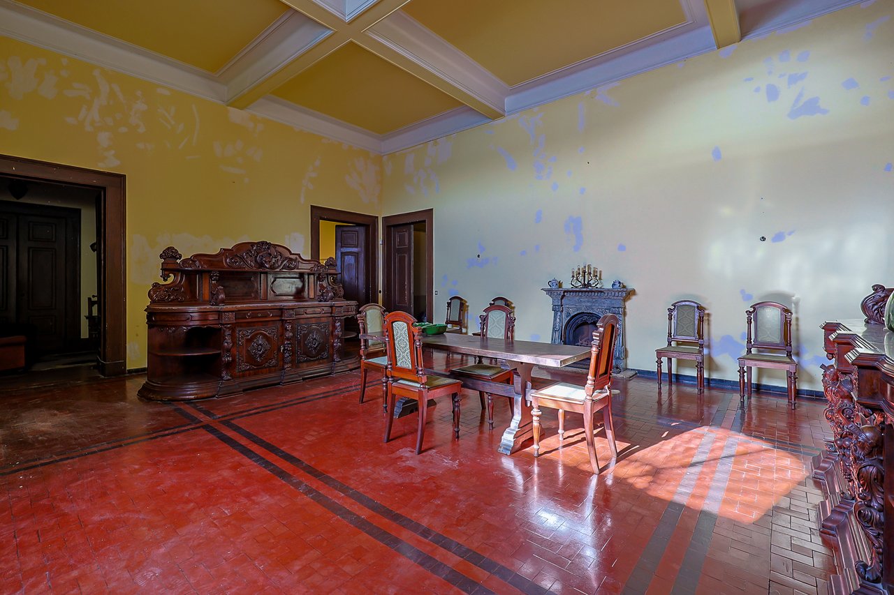 Quinta do Relógio: Historic 19th-Century Waterfront Palacete in Paço de Arcos, Oeiras