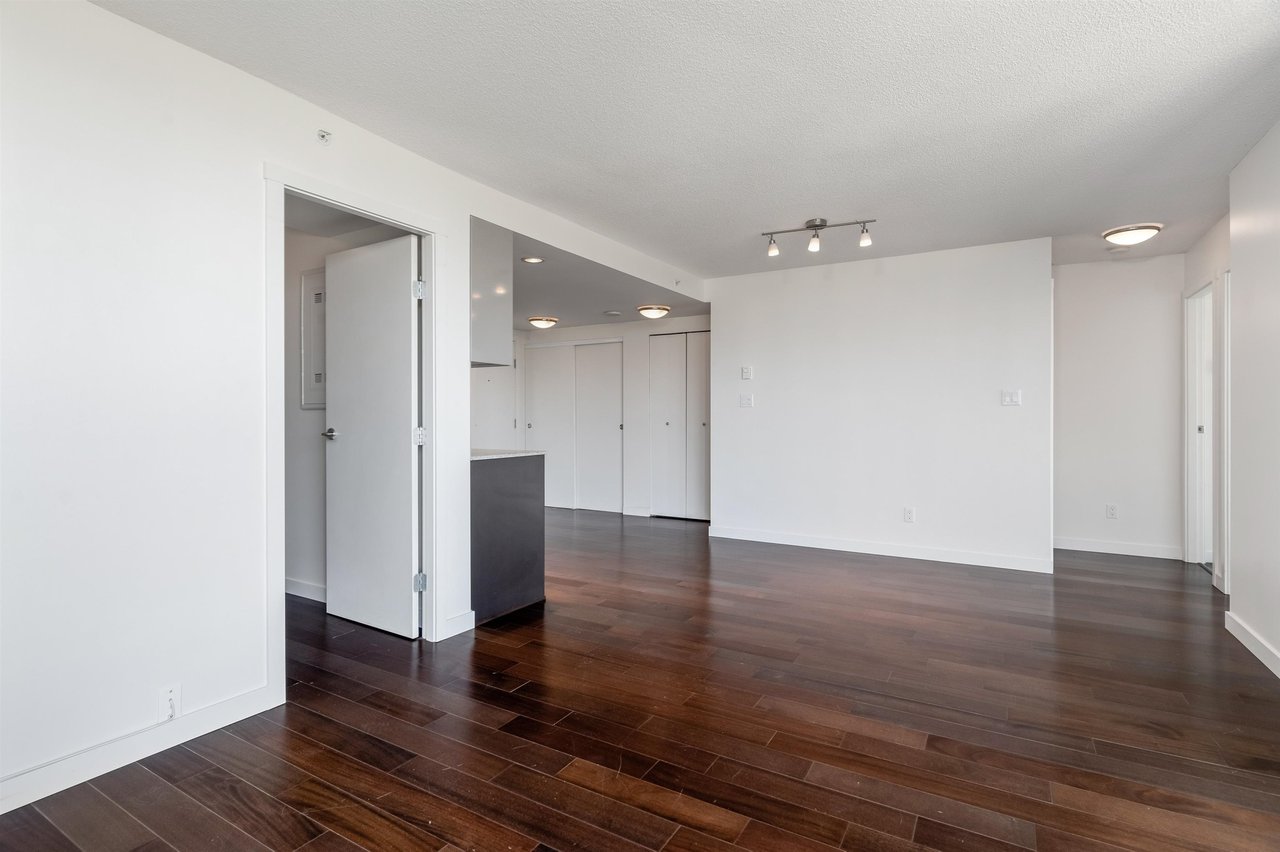 445 W 2nd Ave
