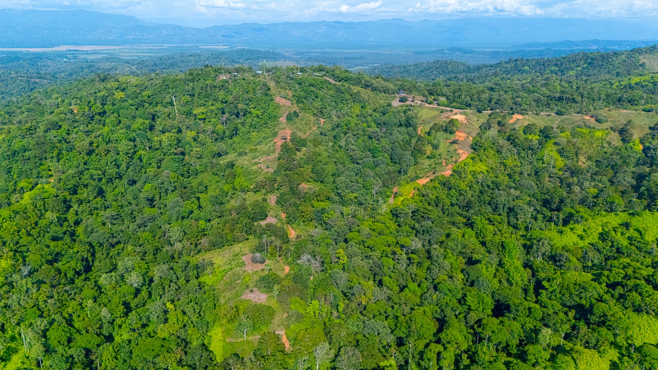 67 acres development (15 titled lots) with breathtaking views in Sierpe