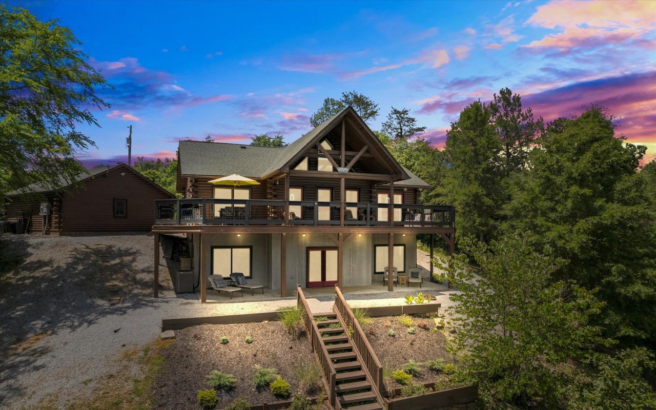Wallace Luxury Spotlight | 1034 Long Spur Trail Dandridge, TN 37725