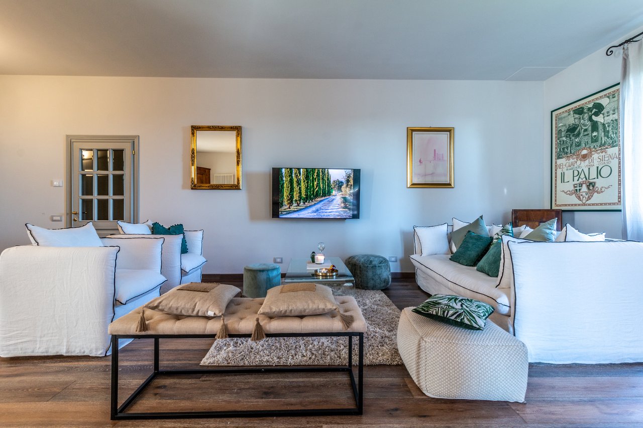 Tuscan Villa With Panoramic Country Views