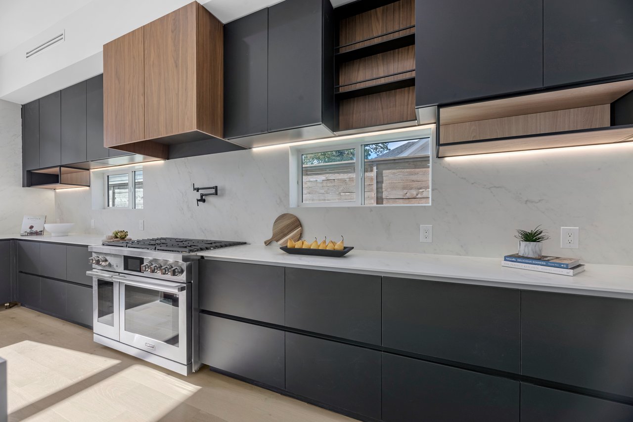 963 West 41st Street