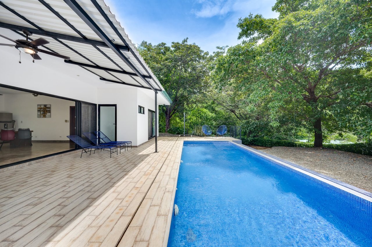 V-Domi Panama | Modern 3-Bedroom Villa with Pool on Expansive 6,078 m² Forest Lot in Finca Panamá, Tamarindo