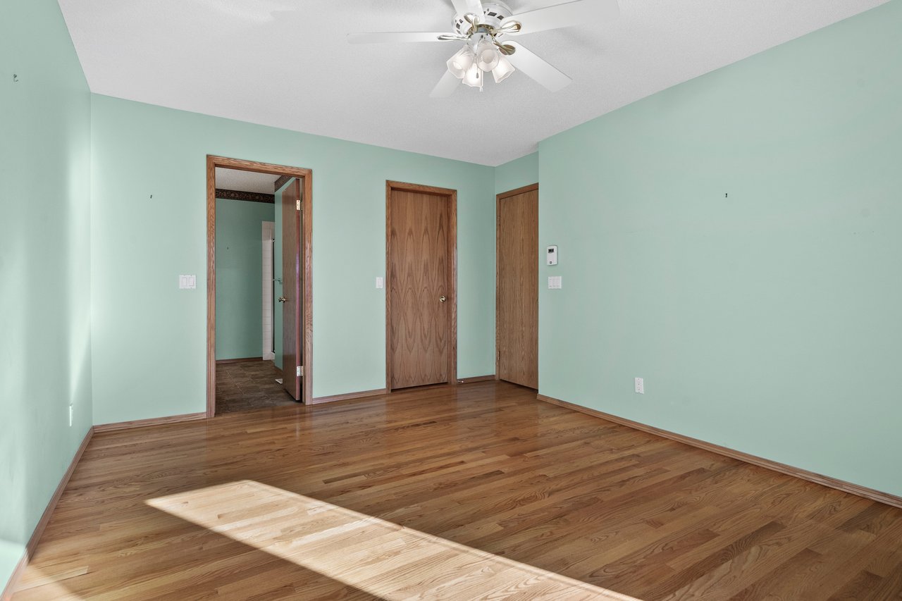 222 Arbour Cliff Close NW