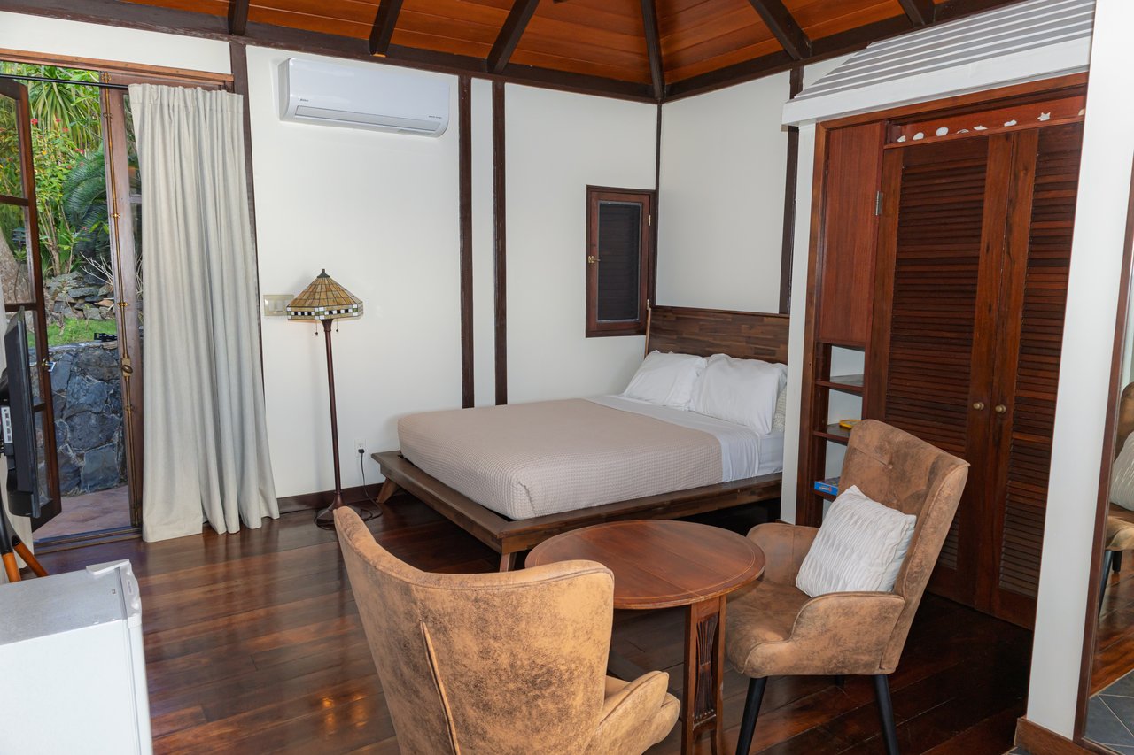 1105 Villa Botanica