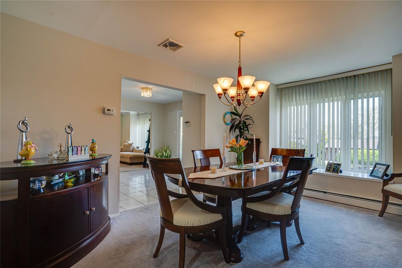1 Stonehurst Ln
