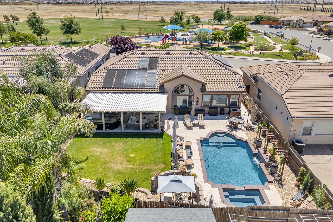 4040 Borderlands Dr