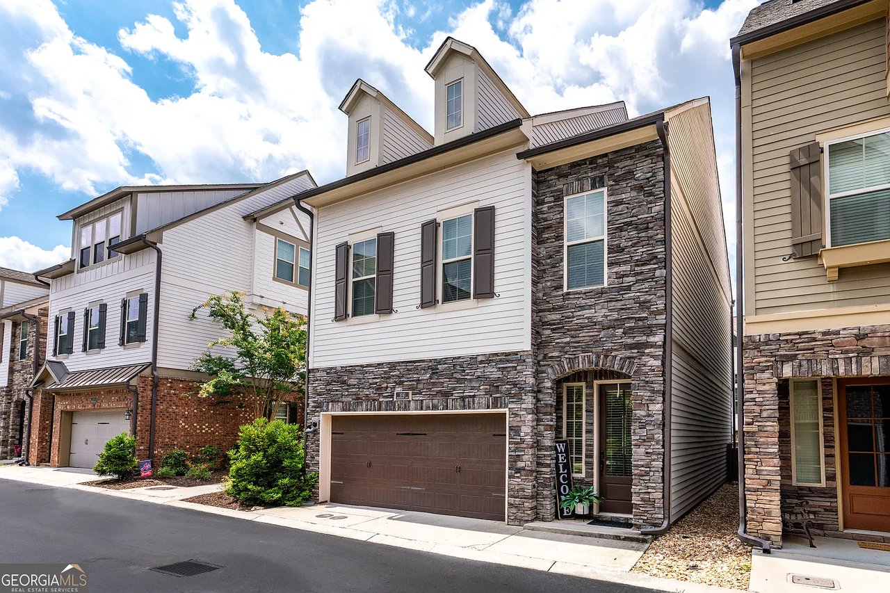 1041 Moorewood Ln SE