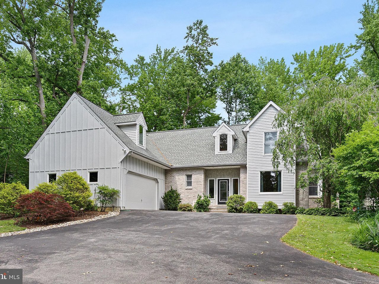 99 Galewood Rd