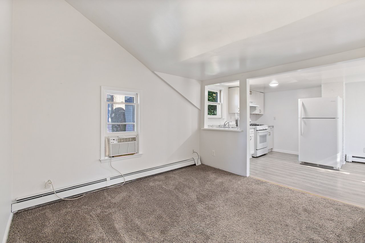 36 Anderson Road Unit: 2nd floor