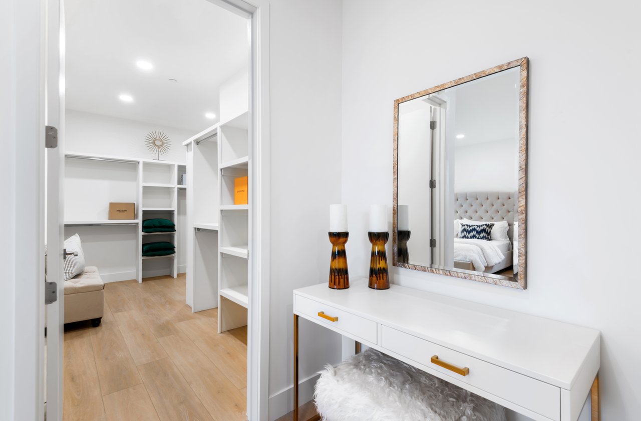 Aurelia Terrace, Regal Pl, 90068