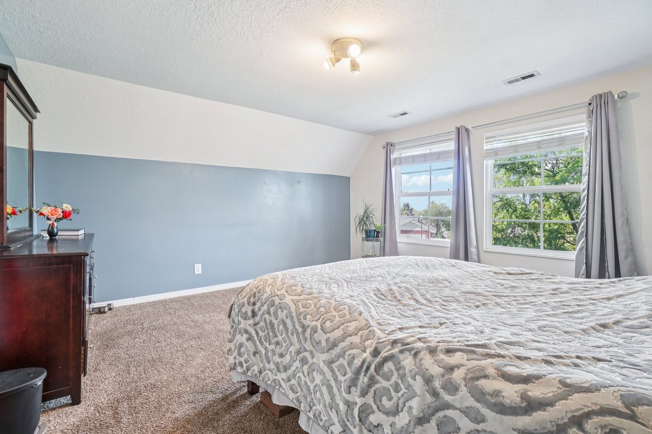 11343 S Clifford Cir