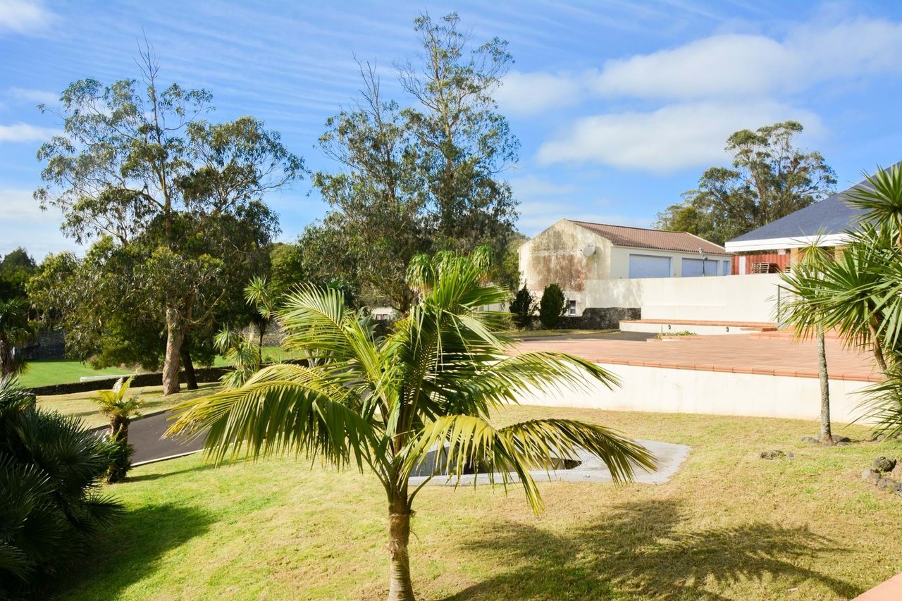Luxury 4-Bedroom Villa with Indoor Pool – São Miguel, Azores