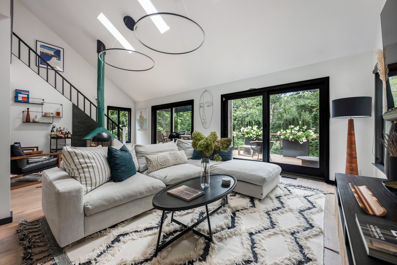 26 Harbor View Dr., East Hampton