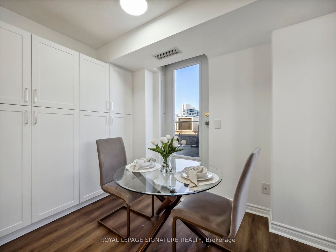 18 Kenaston Gdns 804