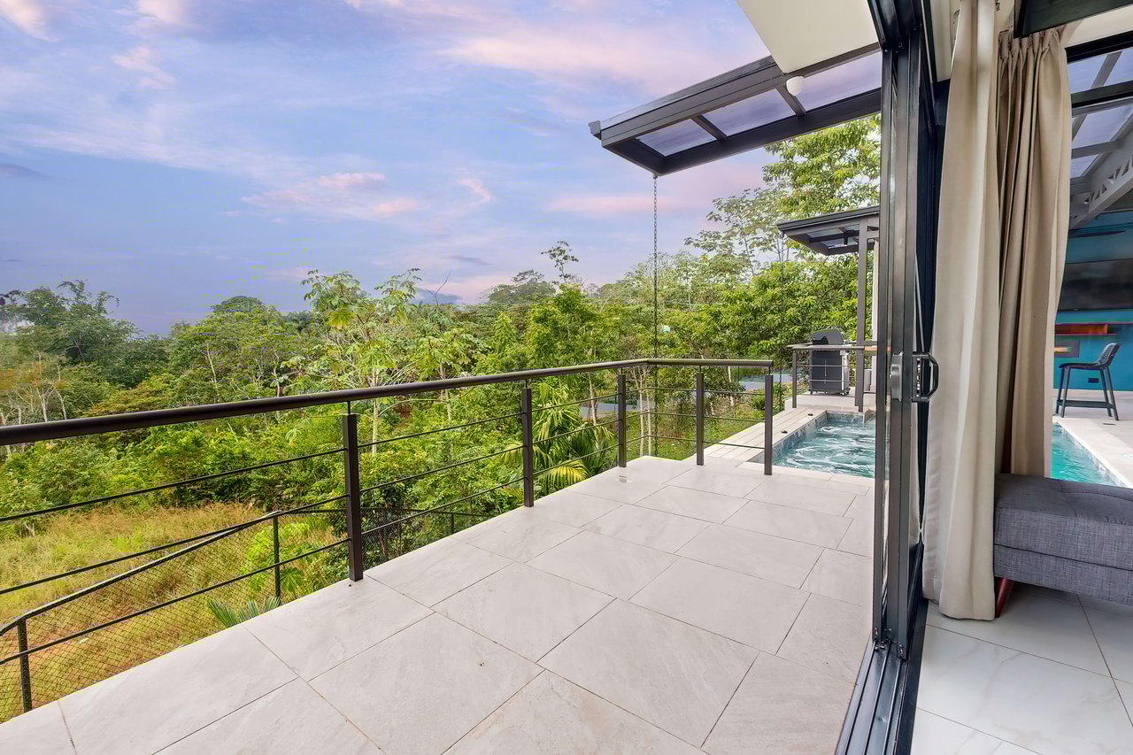 Casa Palma, Brand New Luxury 3 bedroom, 4 bathroom home with Amazing Sunset View in Quepos