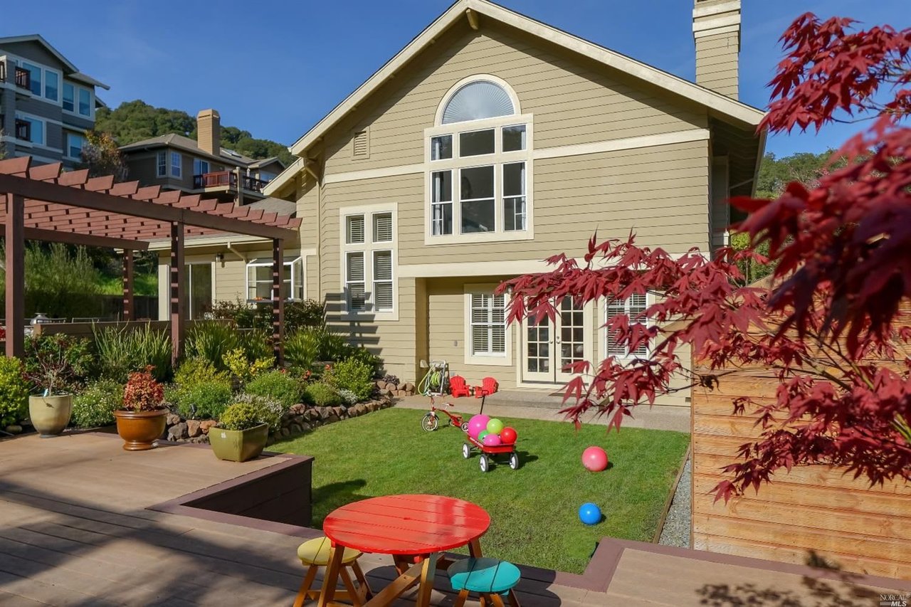323 Orchid Dr