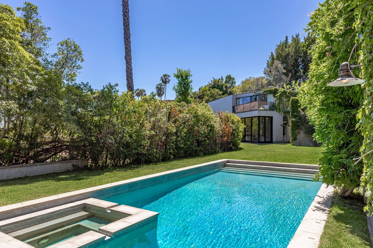 1196 Summit Dr, Beverly Hills