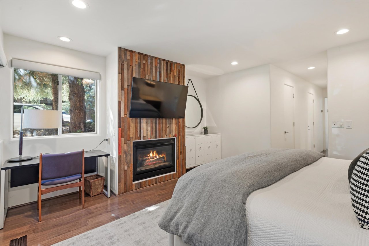 Perfect Aspen Retreat with Mountain Views and Walkable Convenience