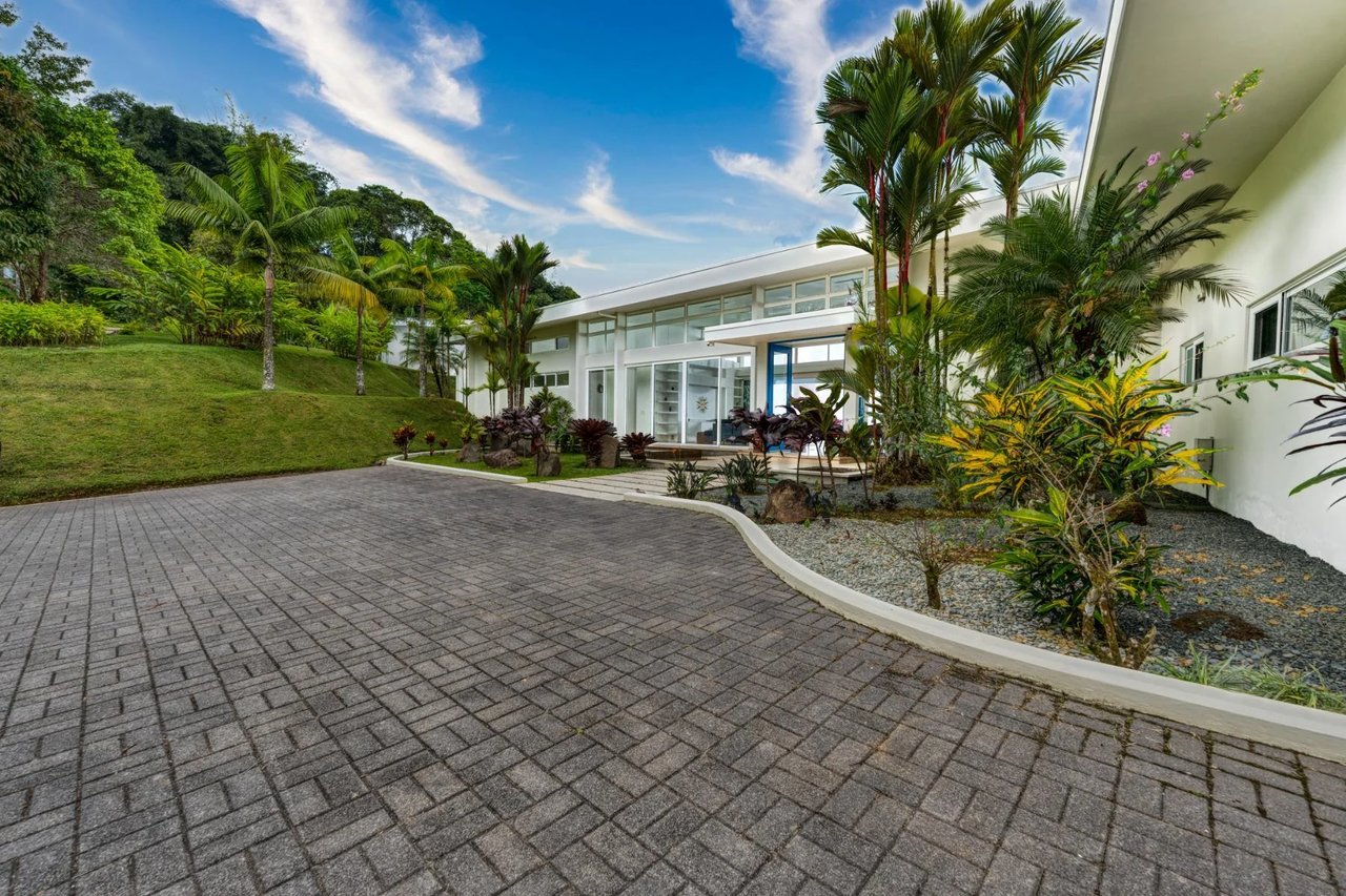 Solar Powered Luxury Home, Dominical, Puntarenas