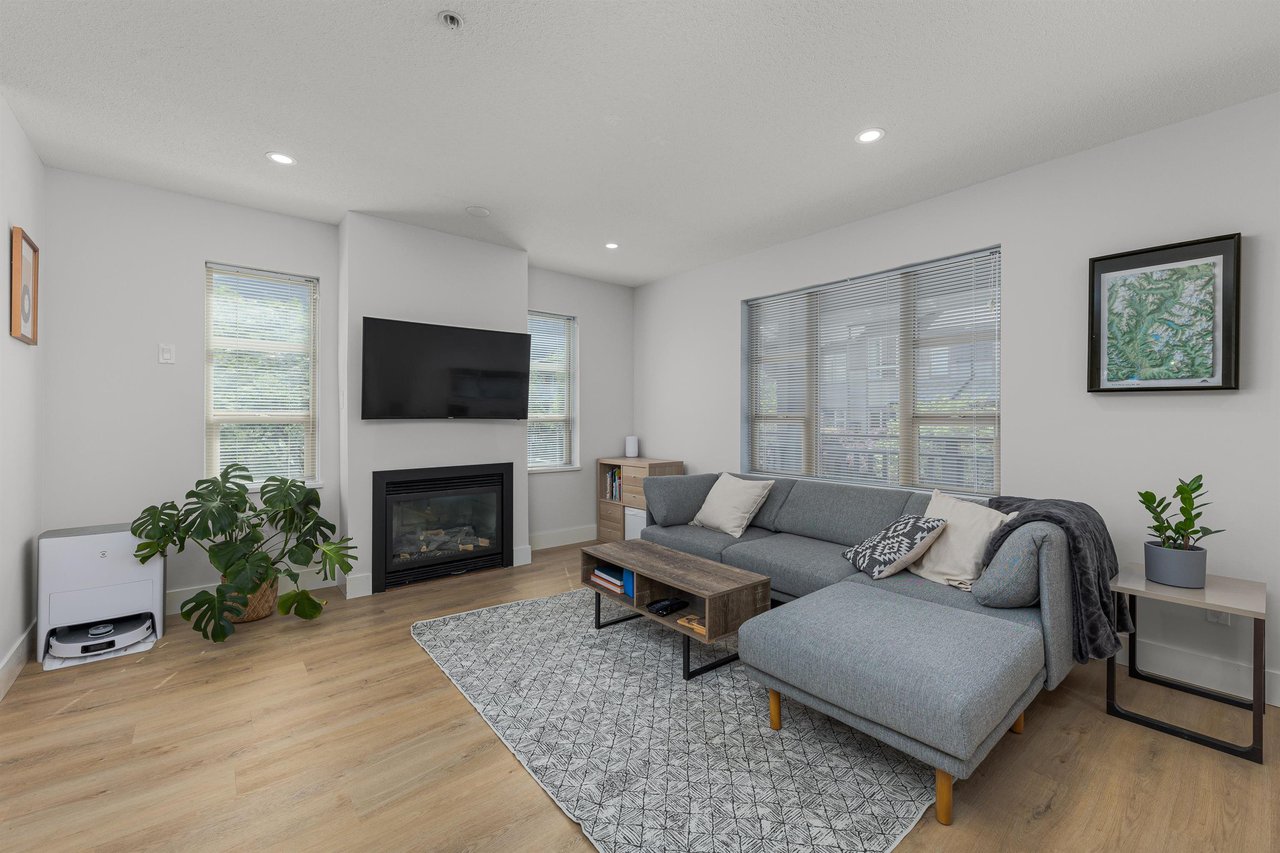 1195 Village Green Wy