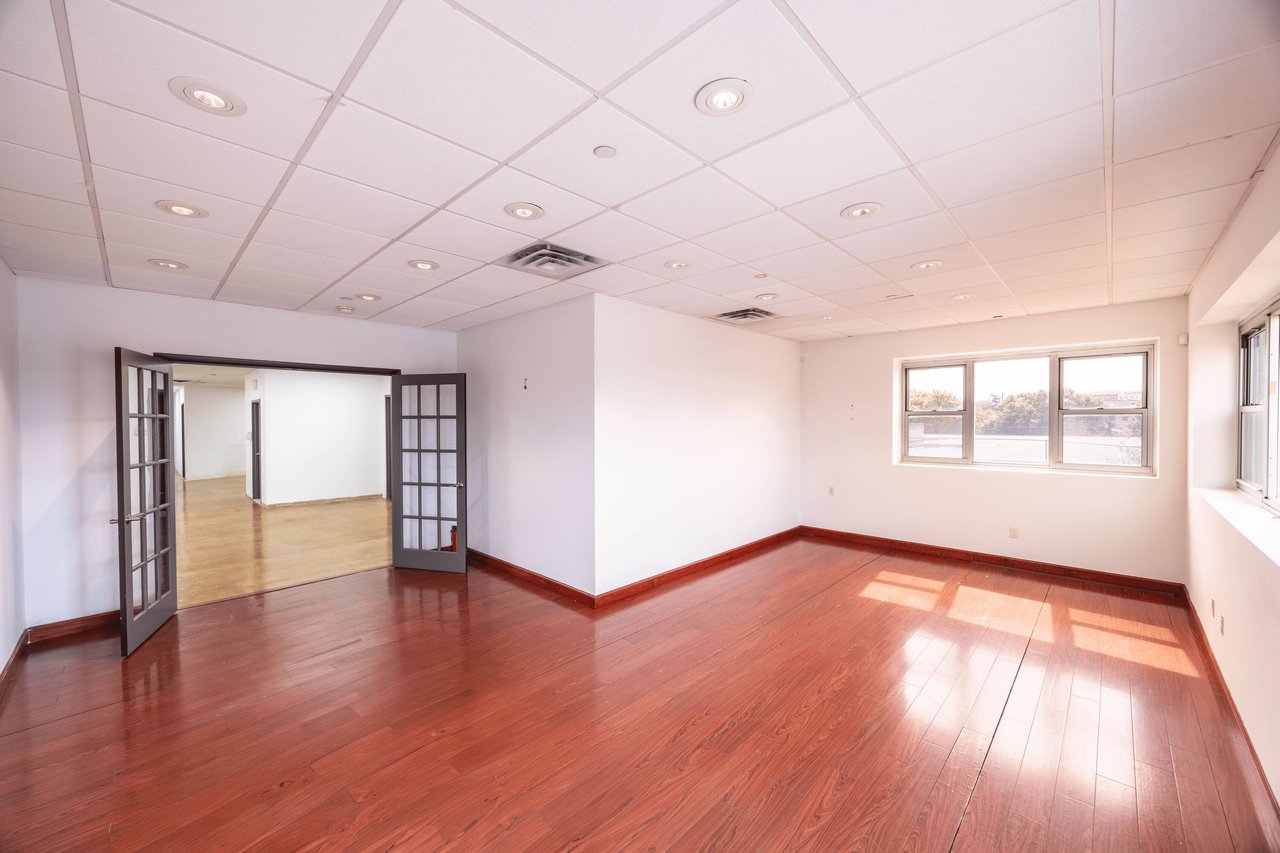58 -48/46 59th - Office