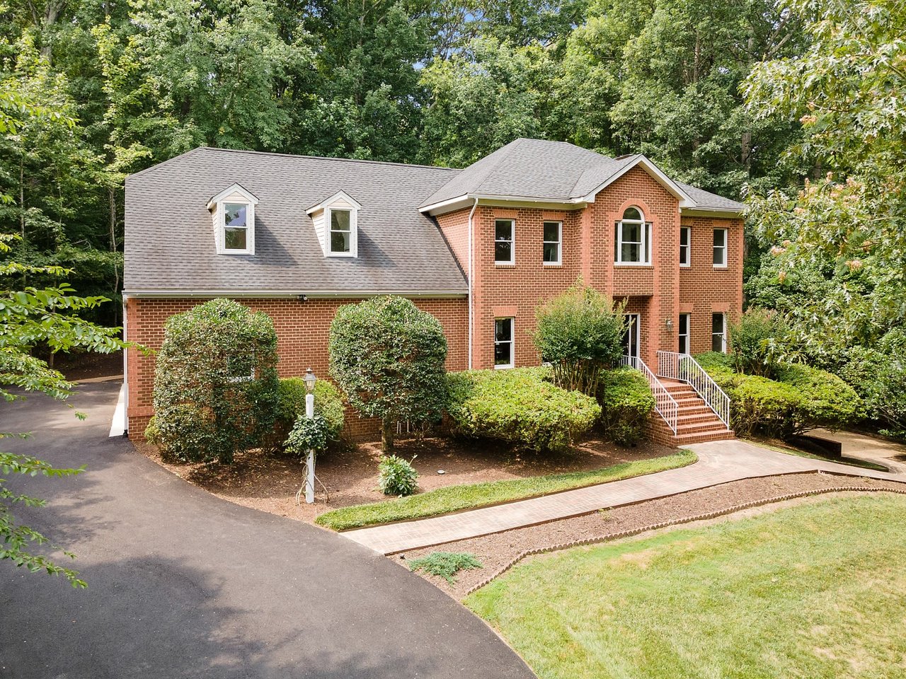 3328 Robious Forest Way