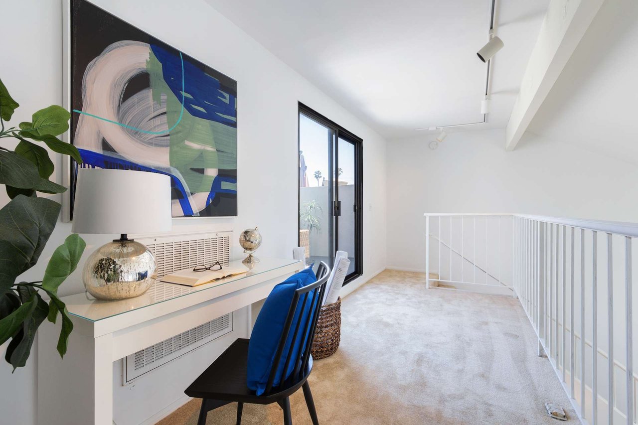 Front Facing Spacious Townhouse