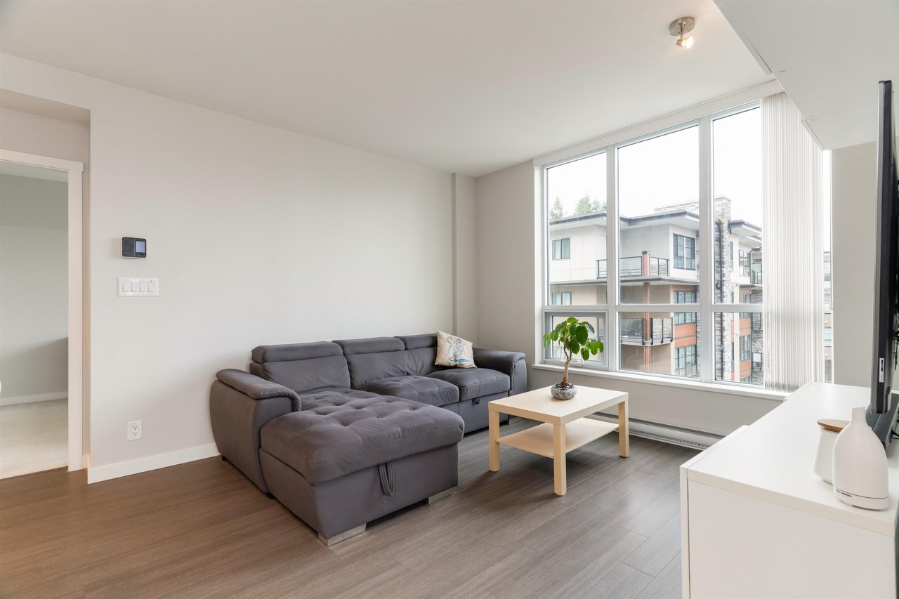501-3093 Windsor Gate