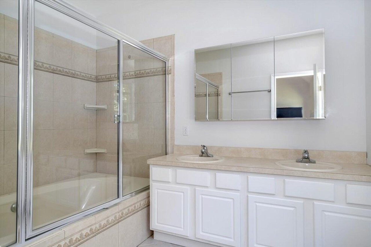 34 Settlers Landing Ln