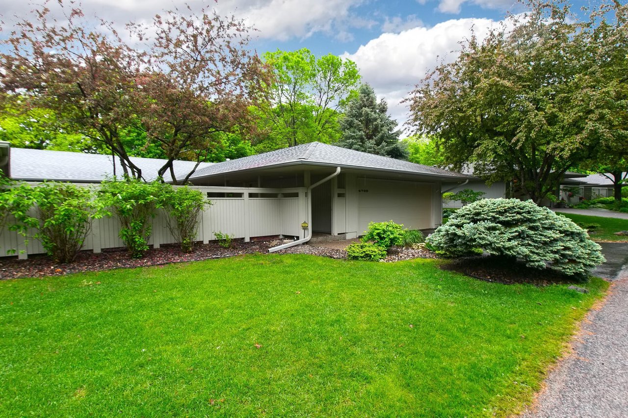 Beautifully Remodeled Bayswater Townhome!