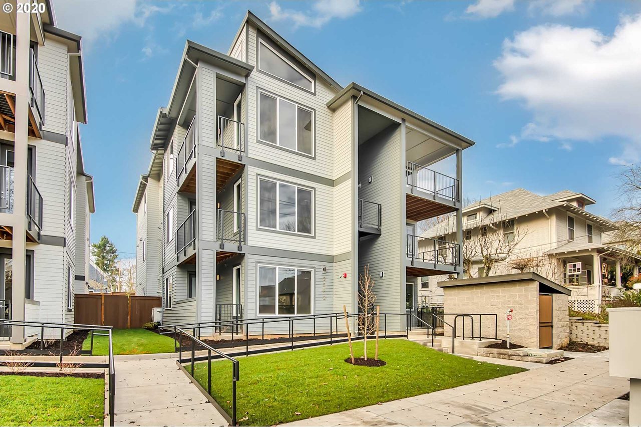 3563 N Gantenbein Ave # 302