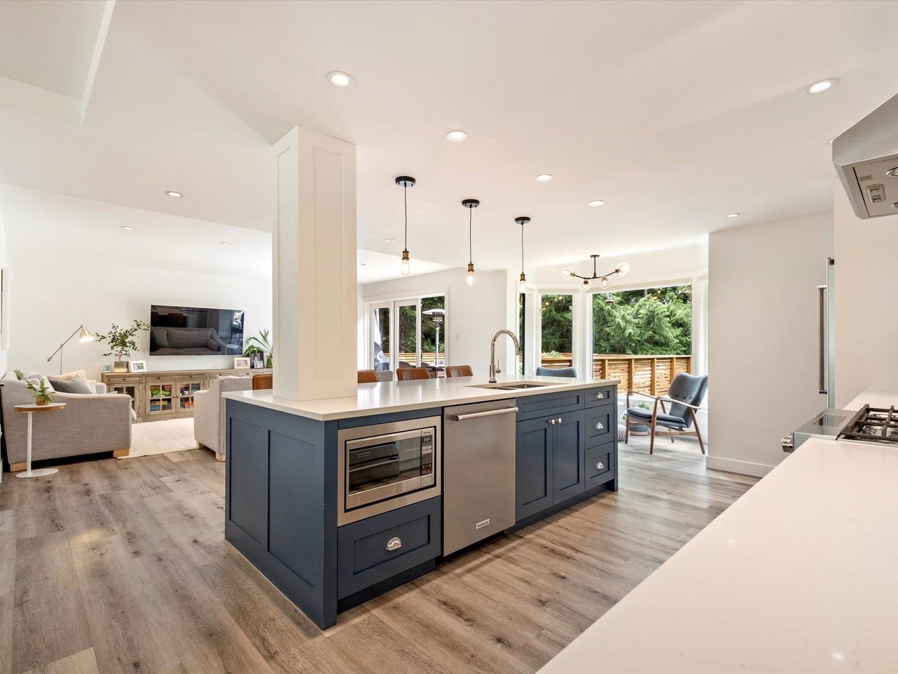 8309 Valley Dr