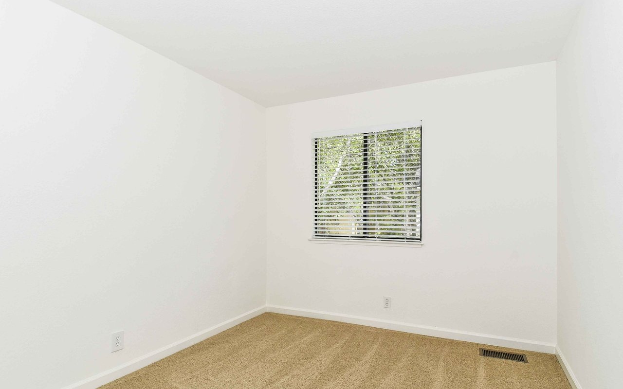739 Center Ave
