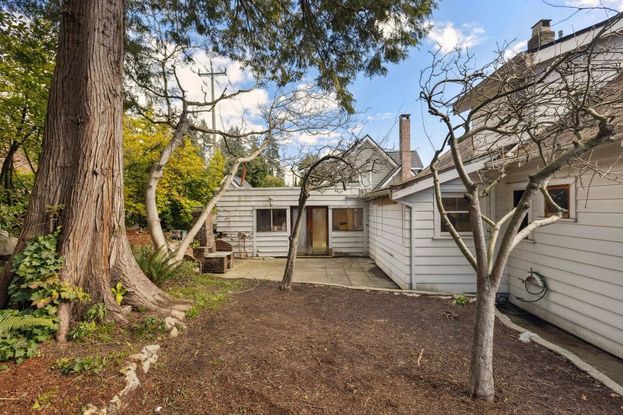 3379 Marine Dr