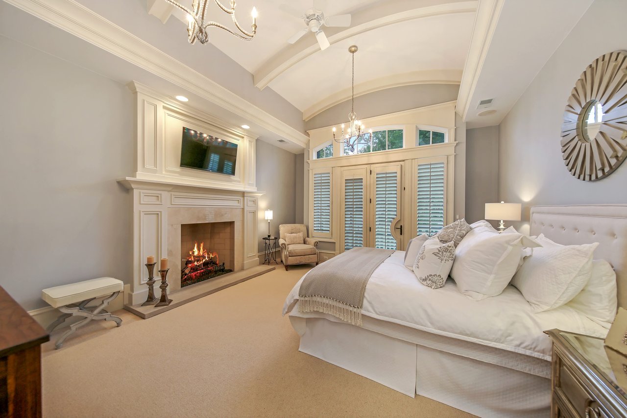 Four Levels of Luxurious Amenities Abound