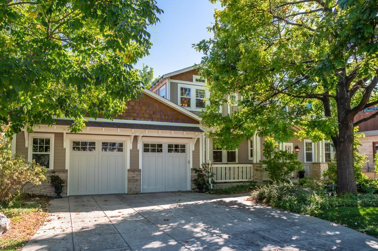 1686 Sunset Blvd