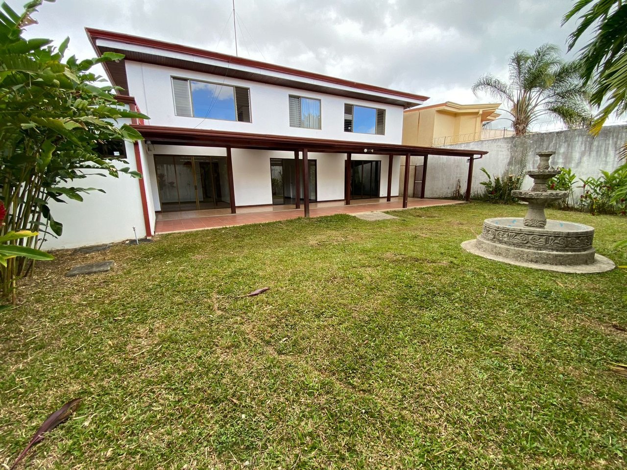 Versatile Mixed Use Estate, Curridabat, San Jose