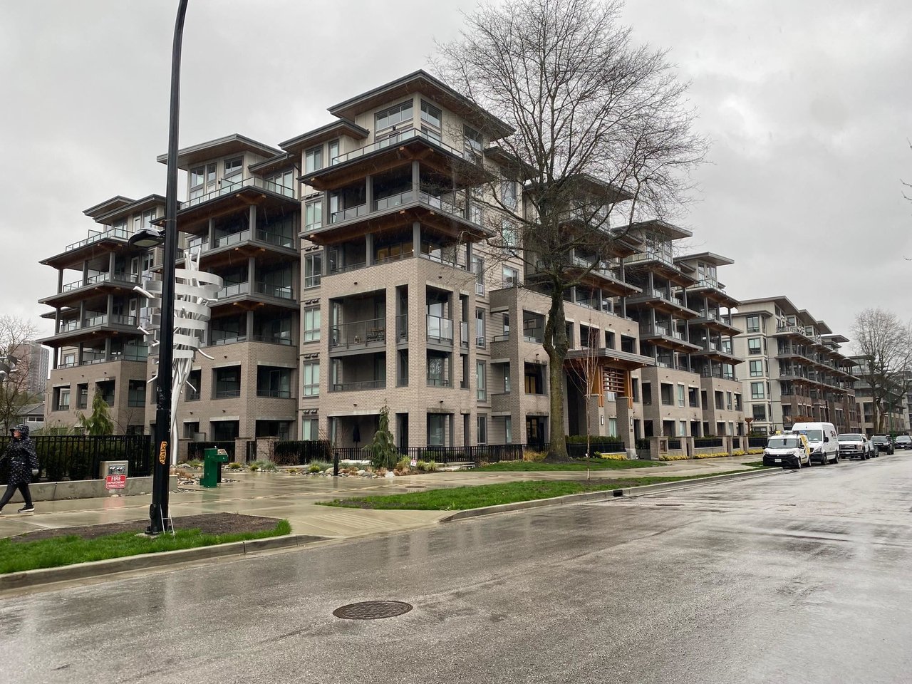 606-7169 14th Ave