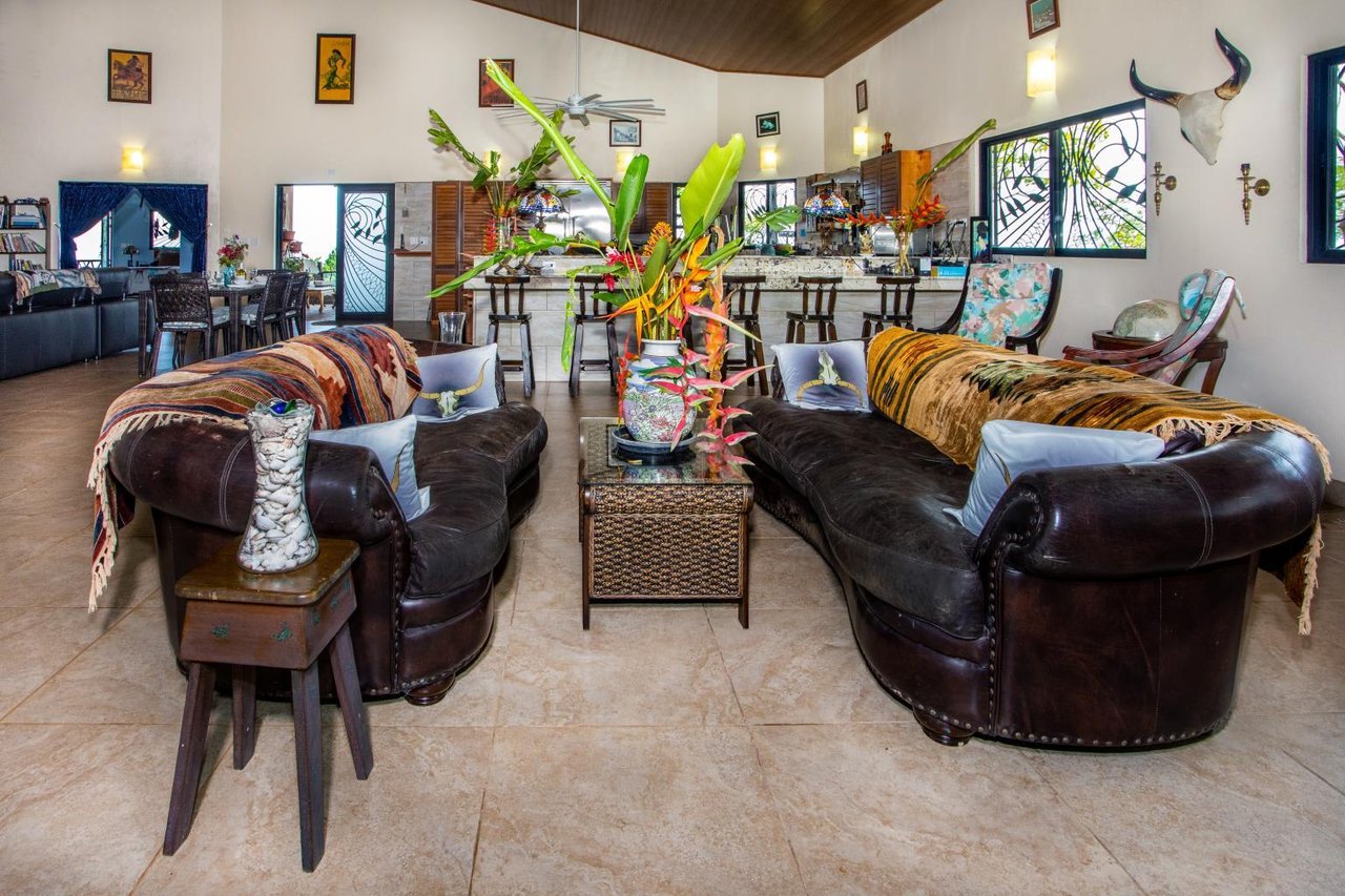Incredible 7,000 Ft2 Ocean View Home With 200 Acre Reserve!