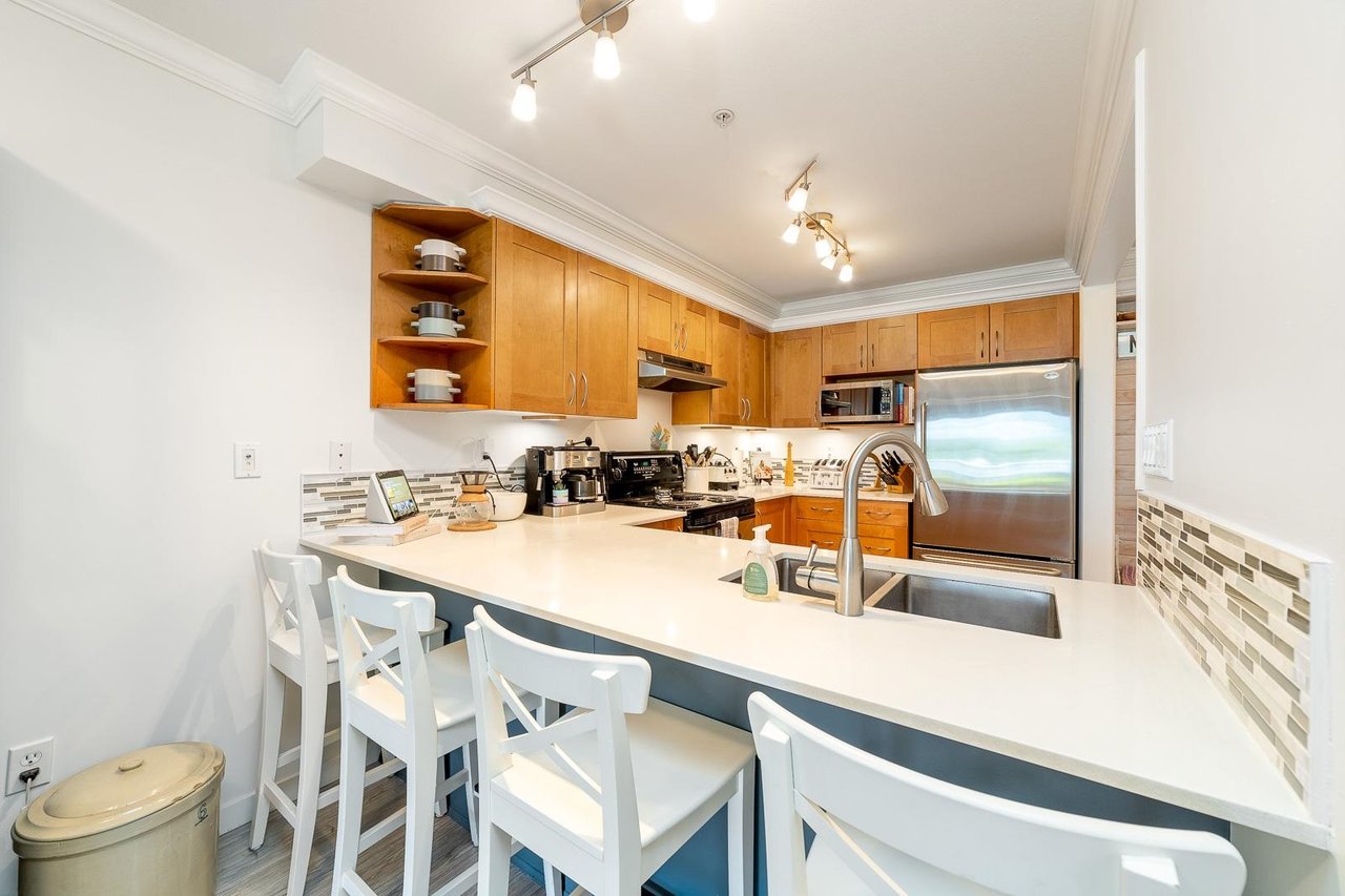 110-15621 Marine Dr