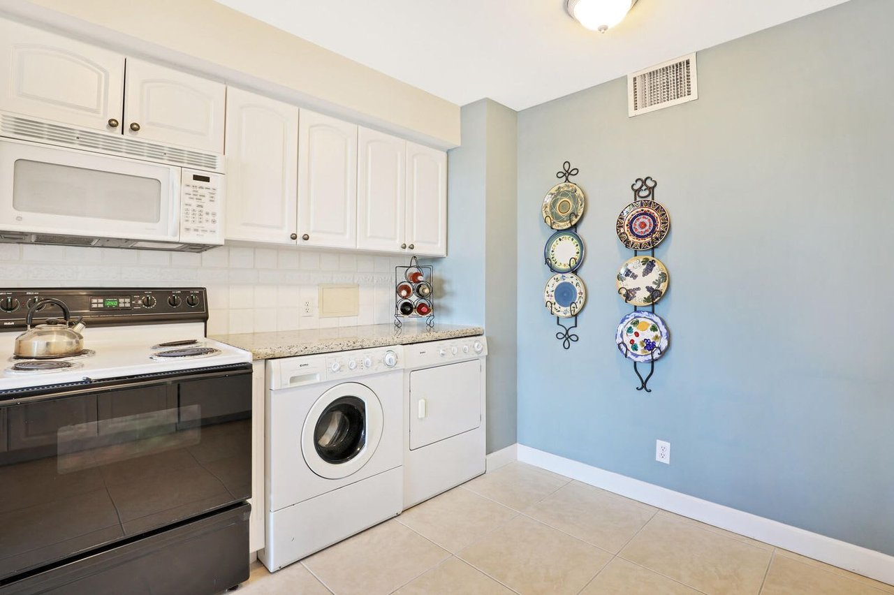 122 Lakeshore Drive #2320