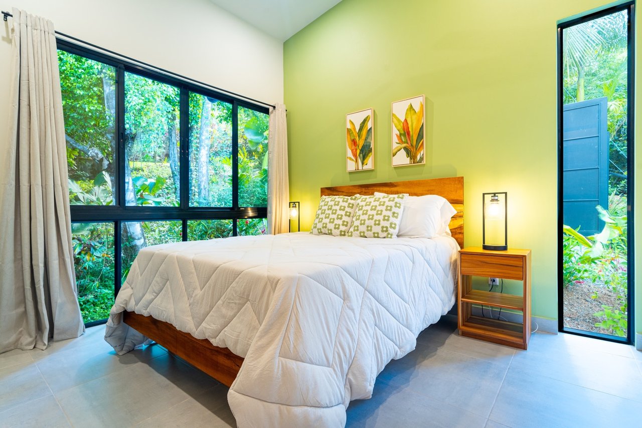 Modern Tropical Infinity Pool Home, Dominical, Puntarenas