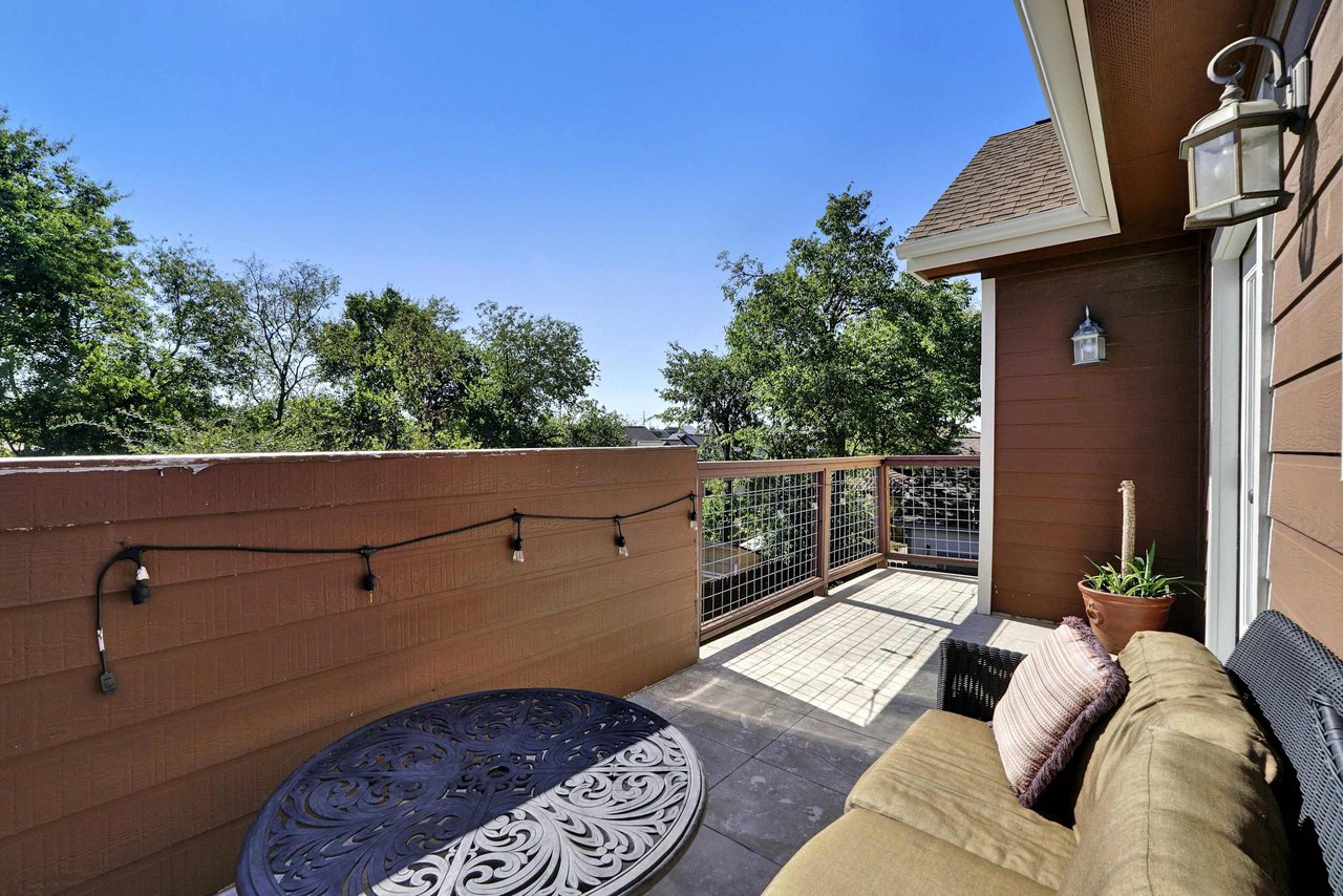 Modern Crestview Two-story Home: Updated Primary Bath, New Roof – Investor Friendly!