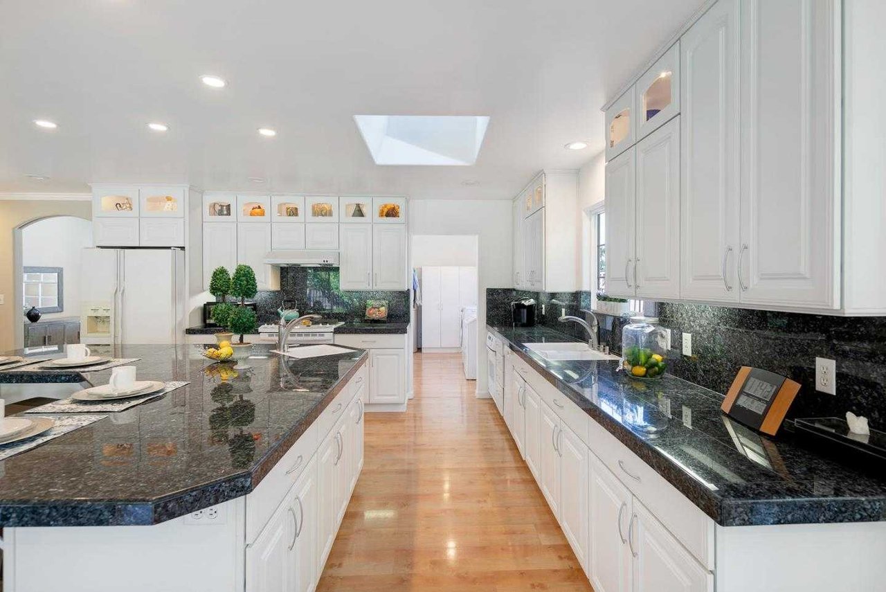 27 Linden DR